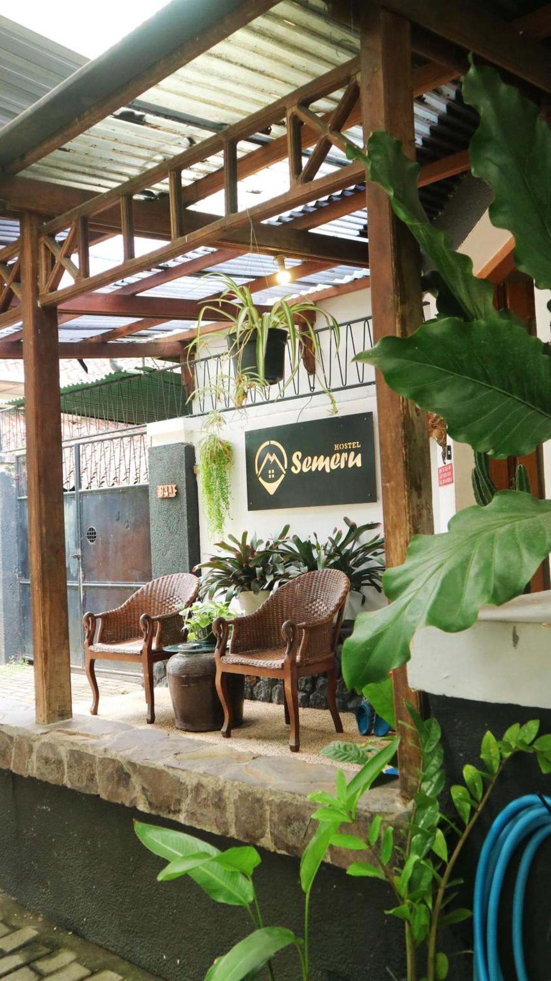 Semeru Hostel Malang (Adults Only) المظهر الخارجي الصورة